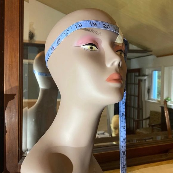 Mannequin Bust - Picture 5 of 7